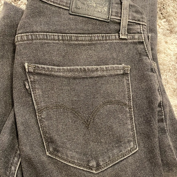 LEVI’S WEDGIE JEANS. HIGHWAIST - Picture 4 of 4